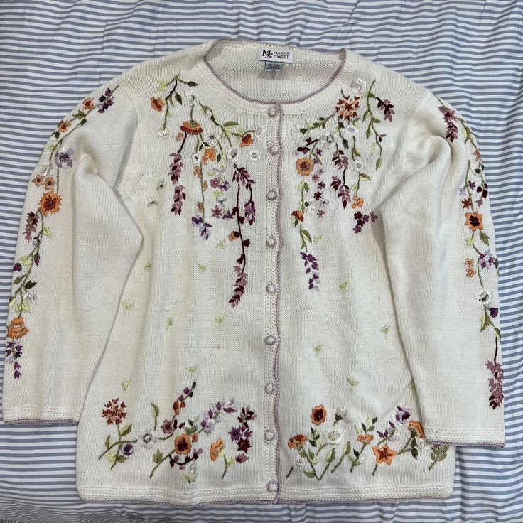 Kardigan Rajut Putih Floral Garden